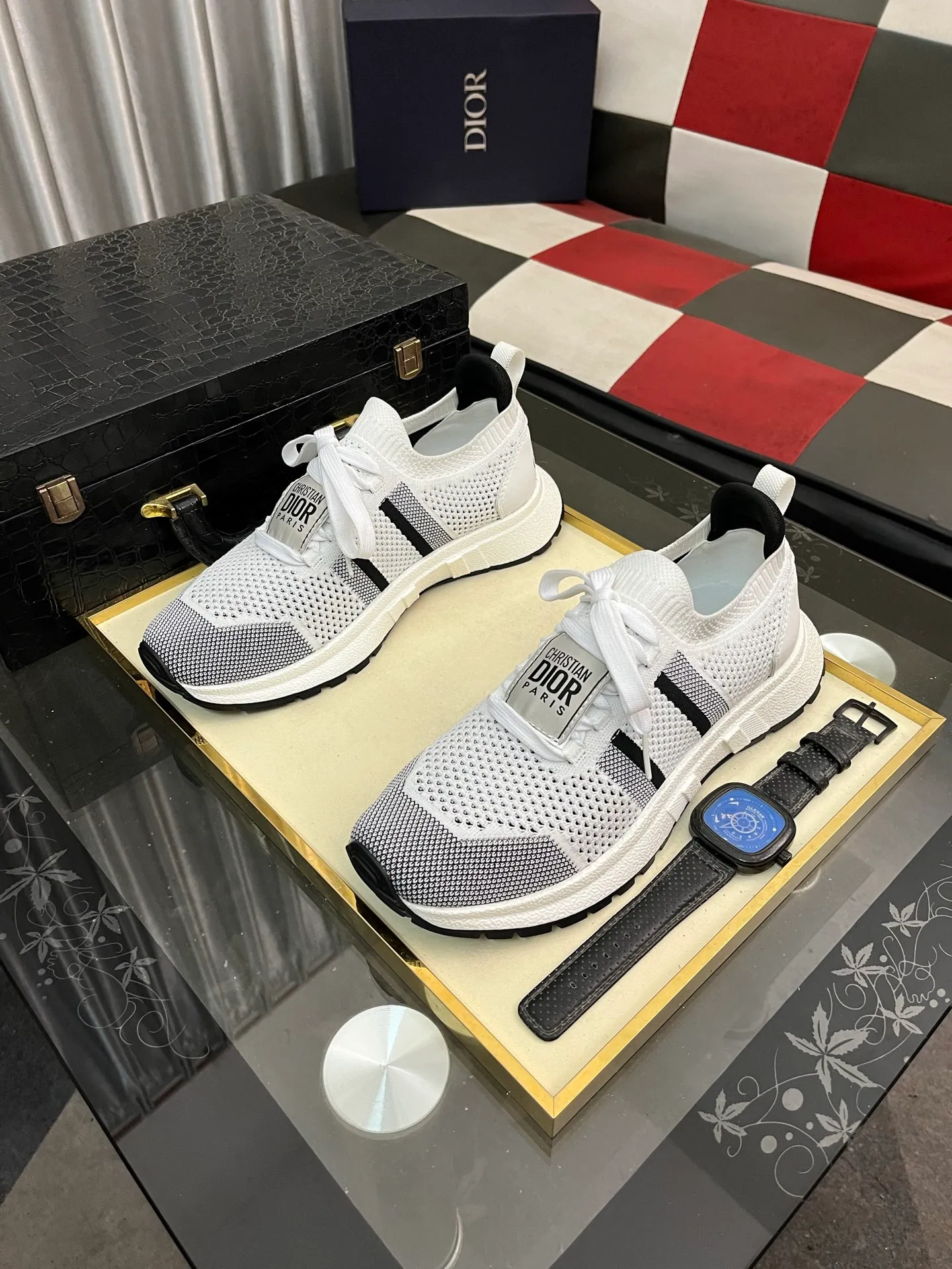 Men's men's shoes 💰400⌚️⌚️Dior unique modern style sneakers. 🏃Casual LeFou original leather😍😍 Yangli (refuses to discolor and rub feet) soles: Original soles specially provided by the original factory, super cool😍 Lace-up to bring wind when walking👍Style design ⚠️Super comfortable and wear-resistant original soles. Code number: 38-443️⃣Colors available
